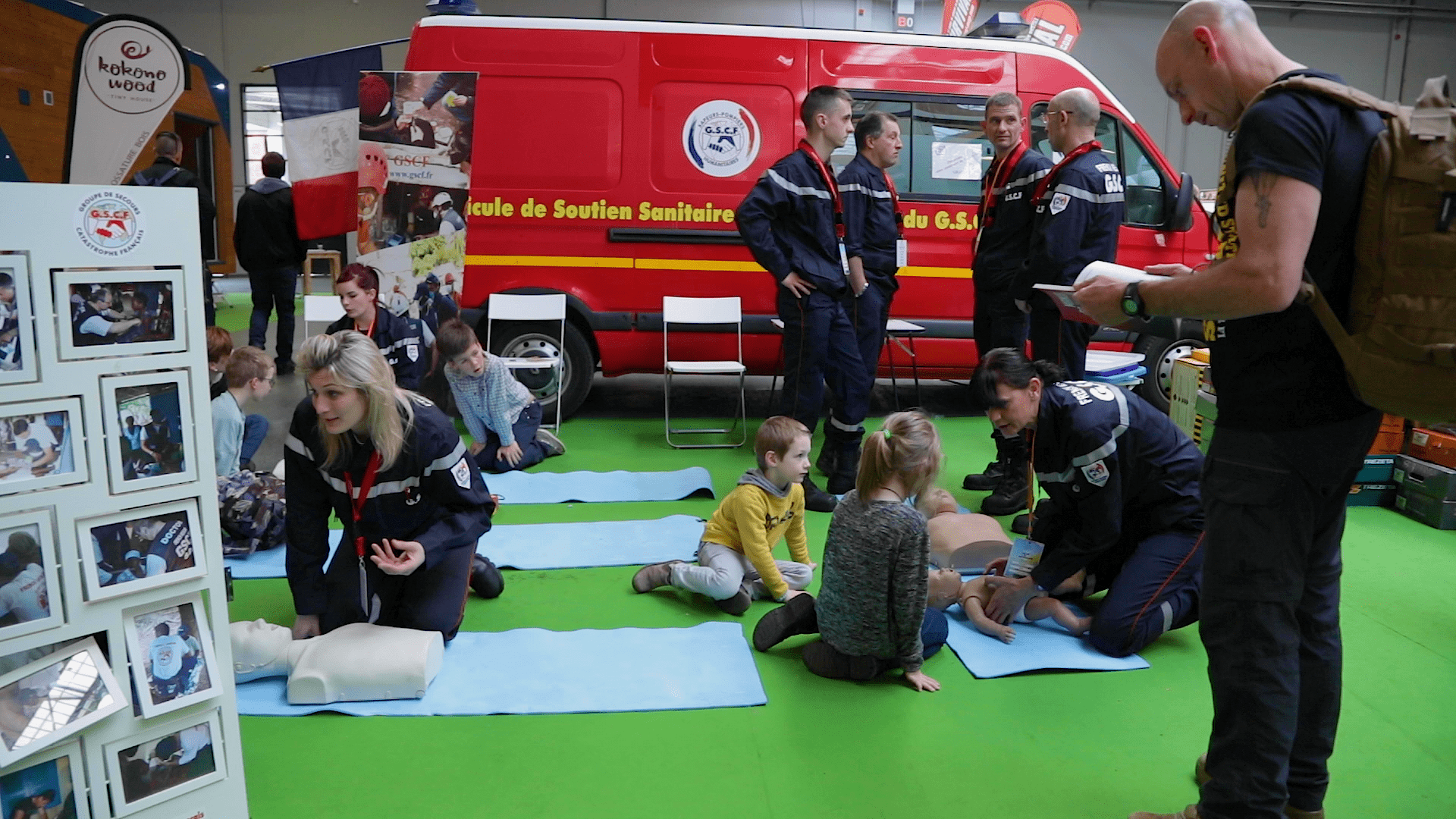 <div>Life-saving gestures in</div>first aid